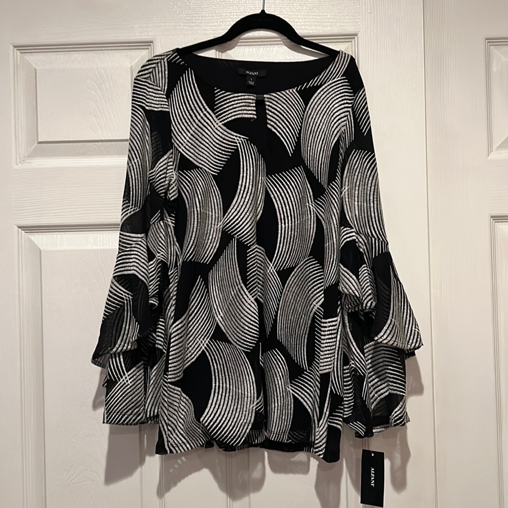 Alfani Black and White double bell sleeve Blouse Sz S